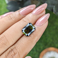 4.00 Ct. Green Tourmaline from Ceylon (Sri Lanka) Life Style