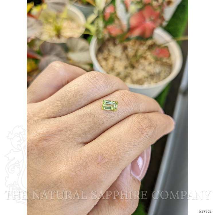 0.94 Ct. Green (Lime Green) Peridot from Pakistan