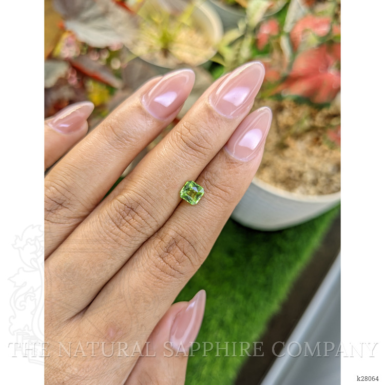 0.90 Ct. Green (Lime Green) Peridot from Pakistan