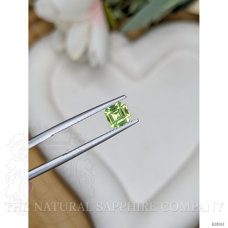 0.82 Ct. Green (Lime Green) Peridot from Pakistan