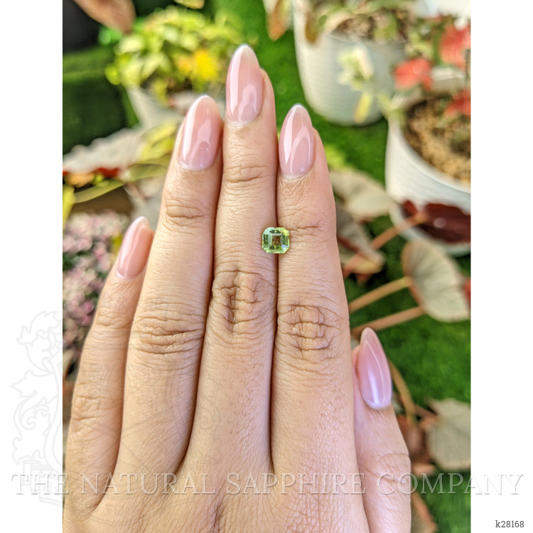 0.81 Ct. Green (Lime Green) Peridot from Pakistan