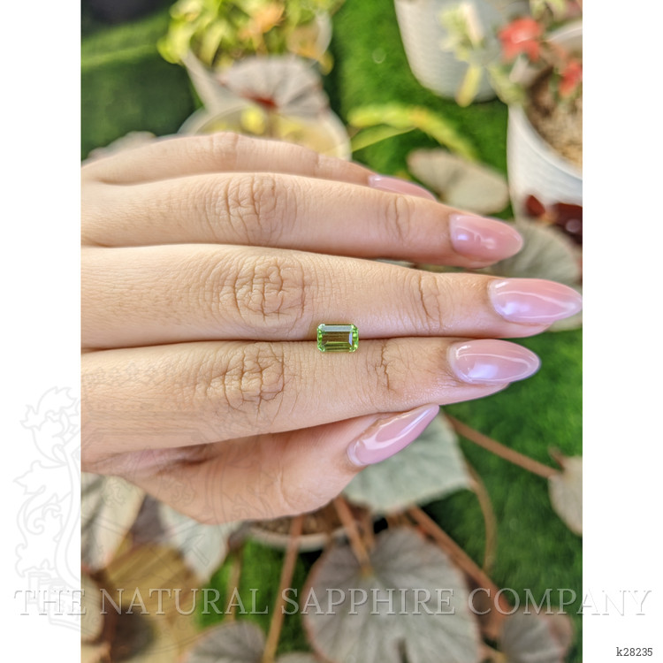 0.98 Ct. Green (Lime Green) Peridot from Pakistan