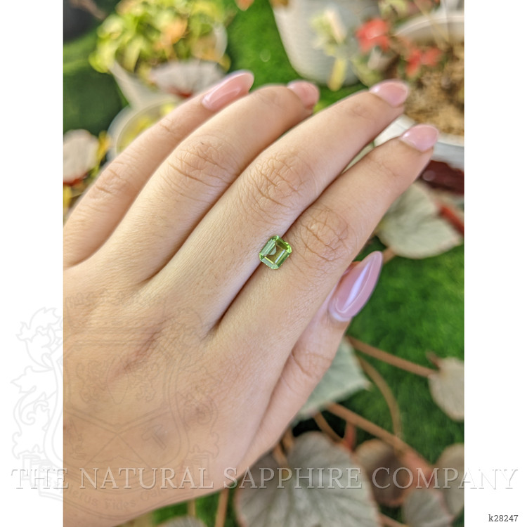 0.83 Ct. Green (Lime Green) Peridot from Pakistan