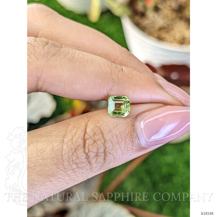 0.90 Ct. Green (Lime Green) Peridot from Pakistan