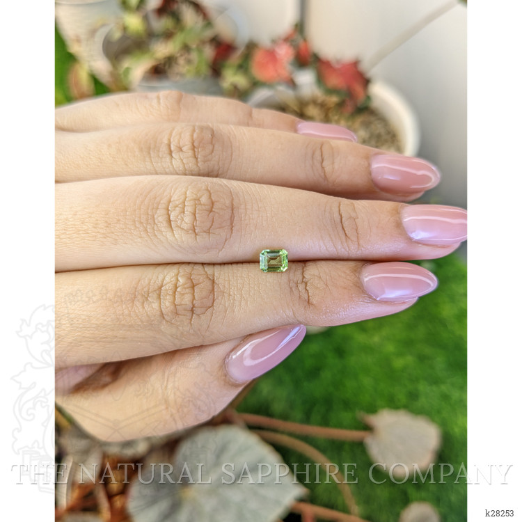 0.47 Ct. Green (Lime Green) Peridot from Pakistan