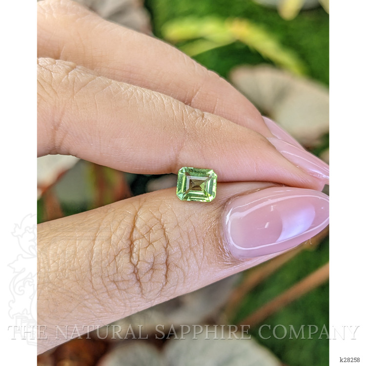 0.82 Ct. Green (Lime Green) Peridot from Pakistan