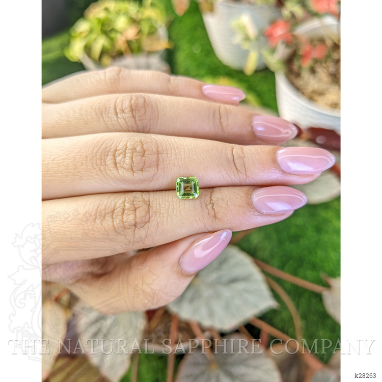 0.98 Ct. Green (Lime Green) Peridot from Pakistan