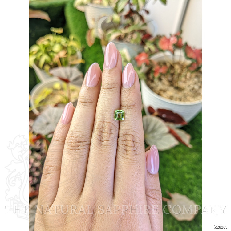 0.98 Ct. Green (Lime Green) Peridot from Pakistan