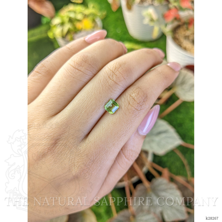 0.91 Ct. Green (Lime Green) Peridot from Pakistan