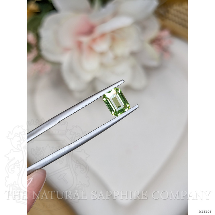 0.92 Ct. Green (Lime Green) Peridot from Pakistan