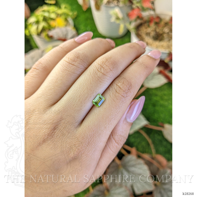 0.92 Ct. Green (Lime Green) Peridot from Pakistan