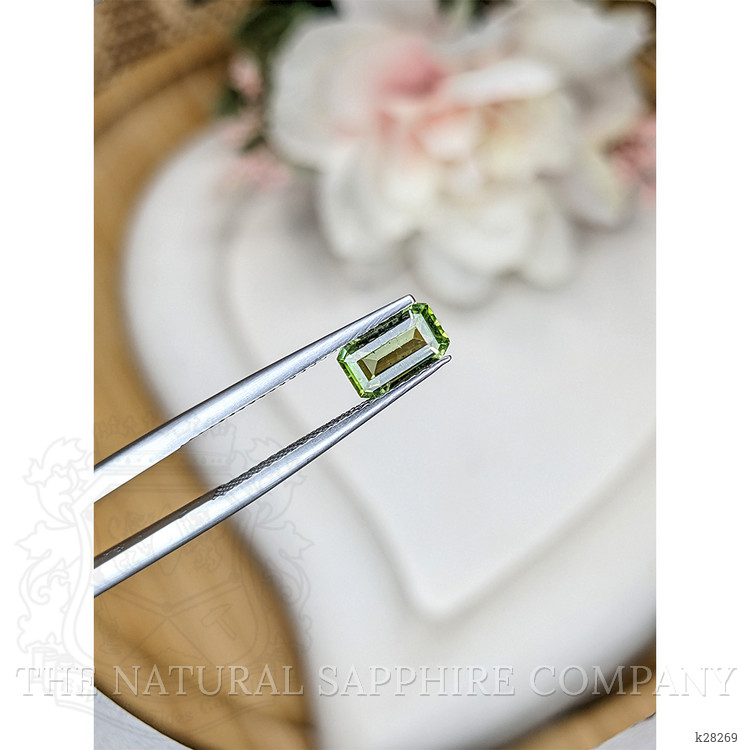 0.83 Ct. Green (Lime Green) Peridot from Pakistan