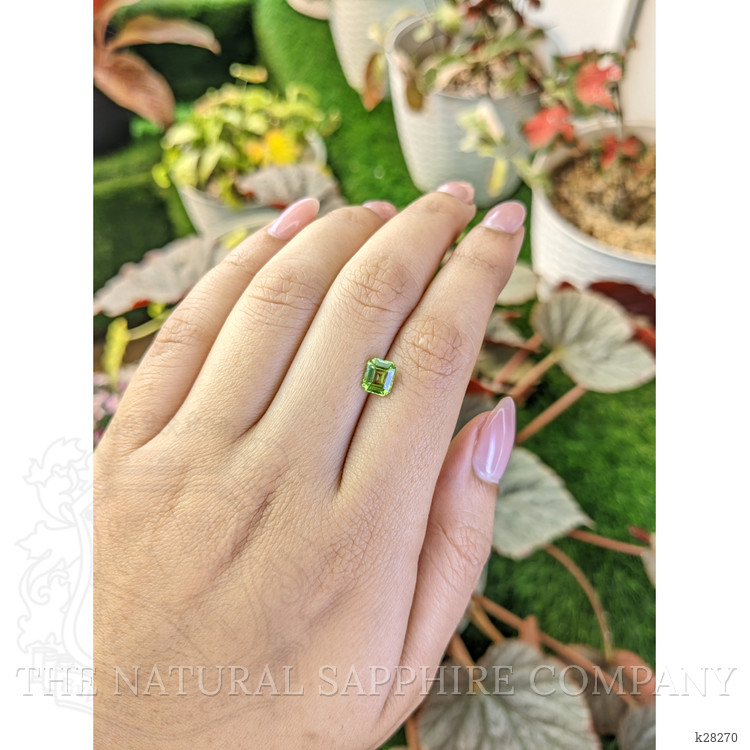 0.93 Ct. Green (Lime Green) Peridot from Pakistan