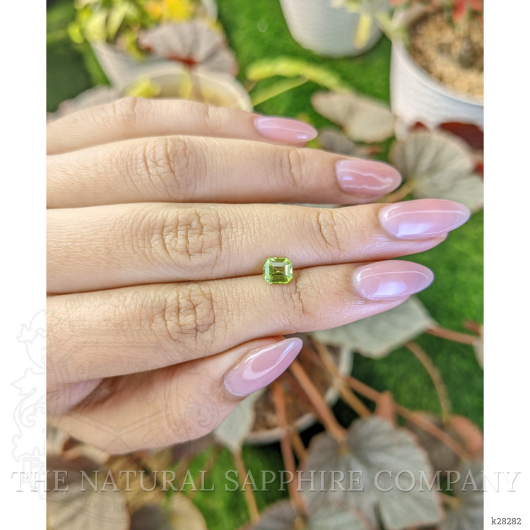 0.80 Ct. Green (Lime Green) Peridot from Pakistan