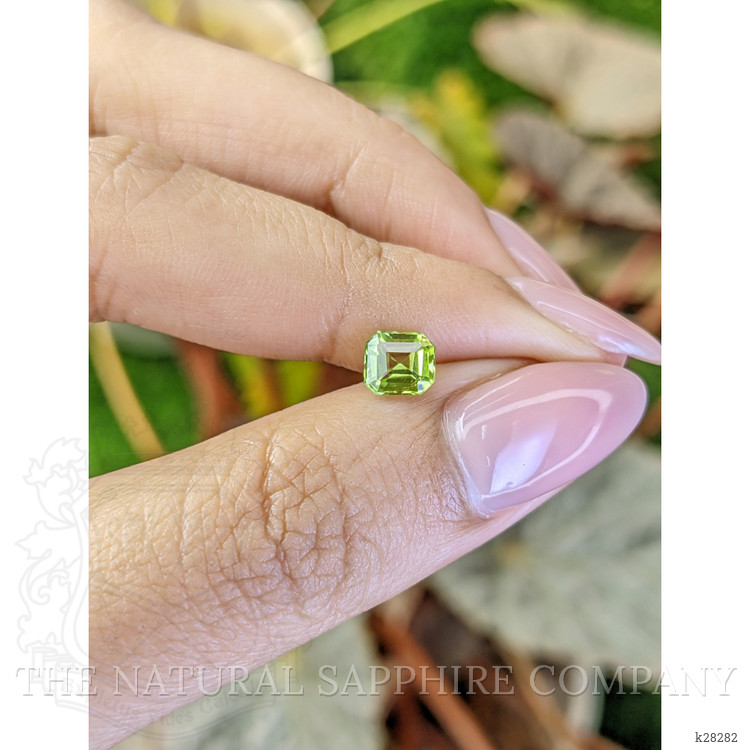 0.80 Ct. Green (Lime Green) Peridot from Pakistan