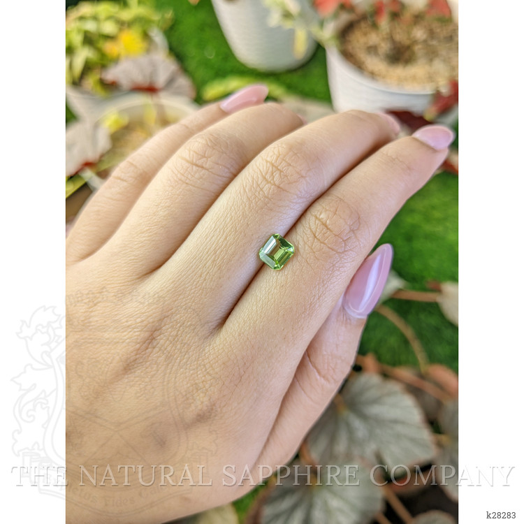 0.95 Ct. Green (Lime Green) Peridot from Pakistan