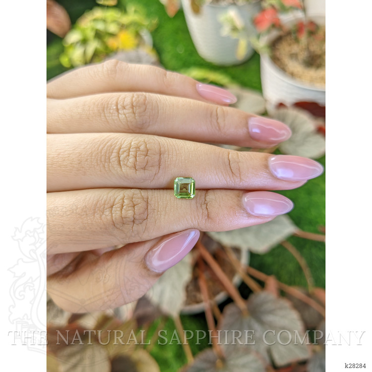 0.95 Ct. Green (Lime Green) Peridot from Pakistan