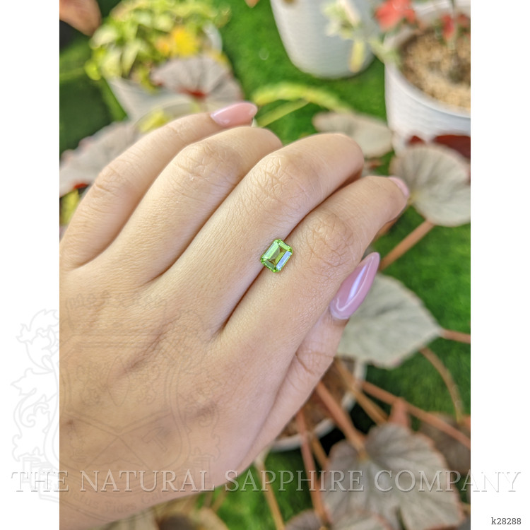 0.90 Ct. Green (Lime Green) Peridot from Pakistan