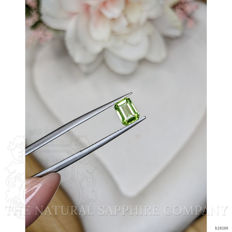 0.90 Ct. Green (Lime Green) Peridot from Pakistan