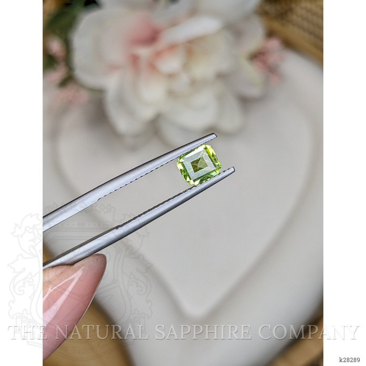 0.80 Ct. Green (Lime Green) Peridot from Pakistan