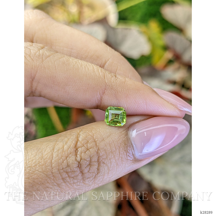 0.80 Ct. Green (Lime Green) Peridot from Pakistan