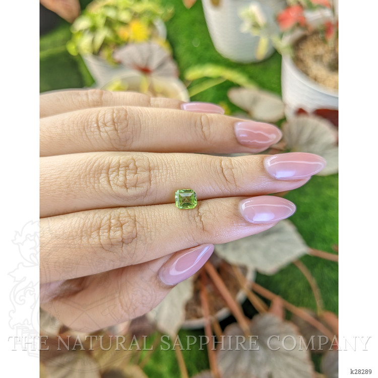 0.80 Ct. Green (Lime Green) Peridot from Pakistan