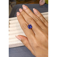 2.84 Ct. Violetish Blue Tanzanite from Tanzania Life Style