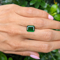 4.63 Ct. Tsavorite Garnet from South Africa Life Style