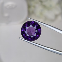 7.42 Ct. Purple Amethyst from Ceylon (Sri Lanka) Life Style