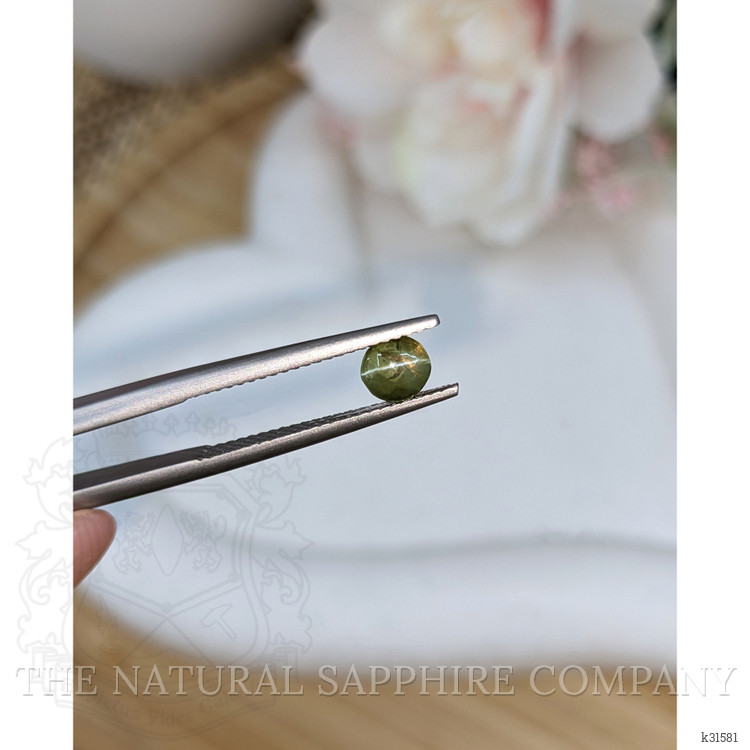 0.73 Ct. Cabochon Alexandrite from Ceylon (Sri Lanka)