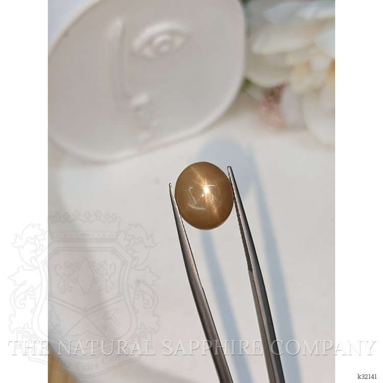 4.90 Ct. Brown Cabochon Moonstone from Ceylon (Sri Lanka)