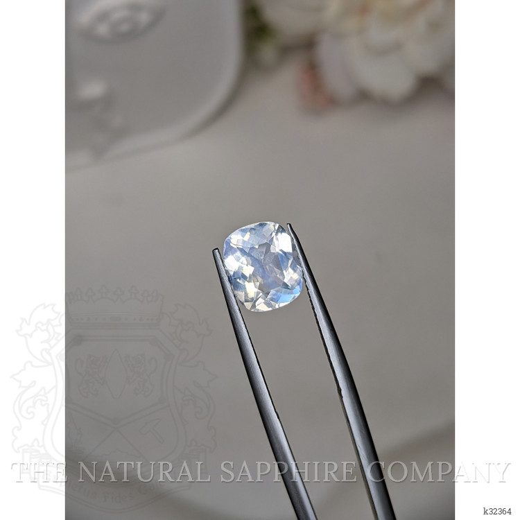 2.31 Ct. Rainbow Moonstone from Ceylon (Sri Lanka)