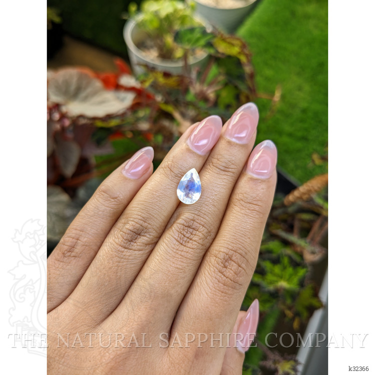 2.75 Ct. Rainbow Moonstone from Ceylon (Sri Lanka)
