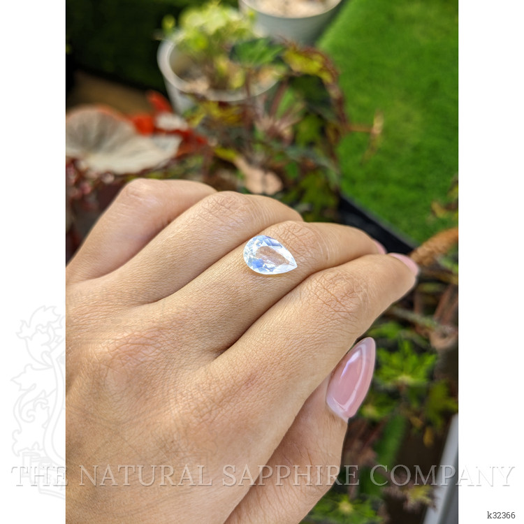 2.75 Ct. Rainbow Moonstone from Ceylon (Sri Lanka)