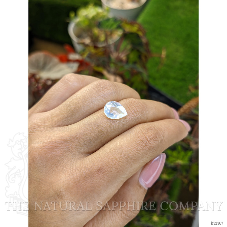 2.61 Ct. Rainbow Moonstone from Ceylon (Sri Lanka)