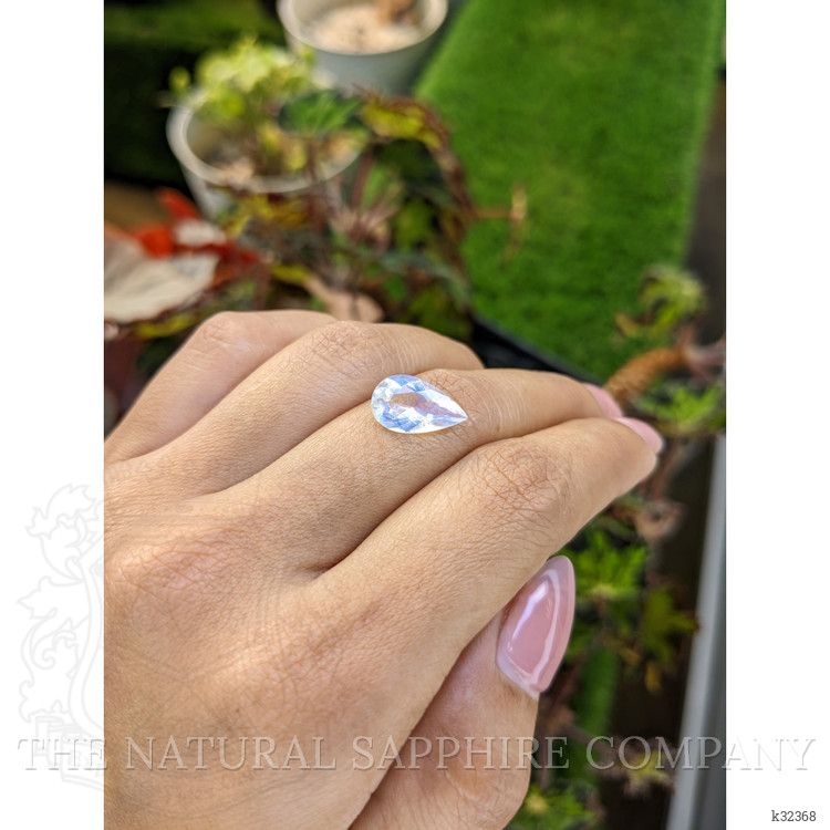 2.54 Ct. Rainbow Moonstone from Ceylon (Sri Lanka)