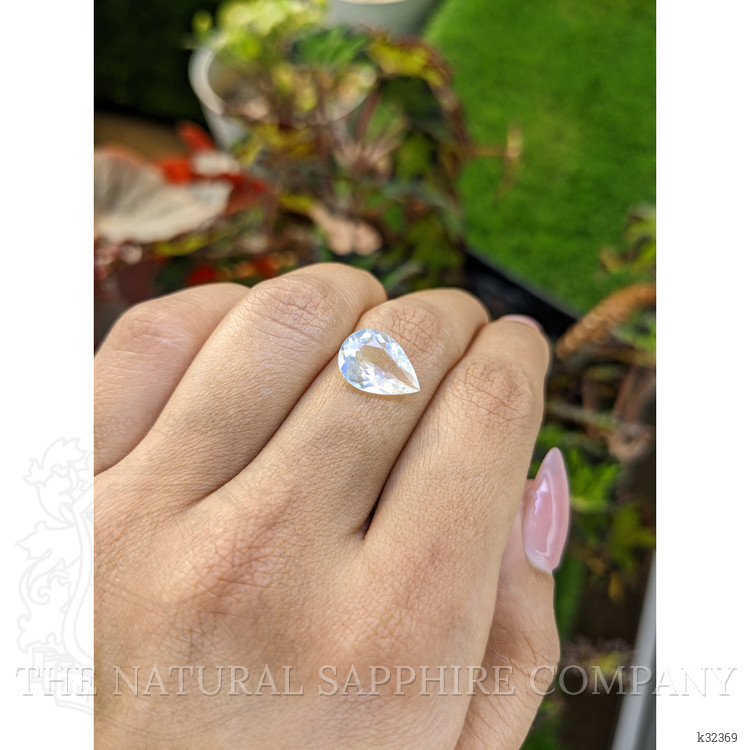 2.42 Ct. Rainbow Moonstone from Ceylon (Sri Lanka)