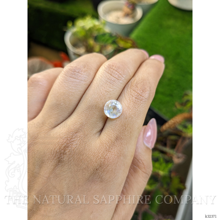 2.97 Ct. Rainbow Moonstone from Ceylon (Sri Lanka)