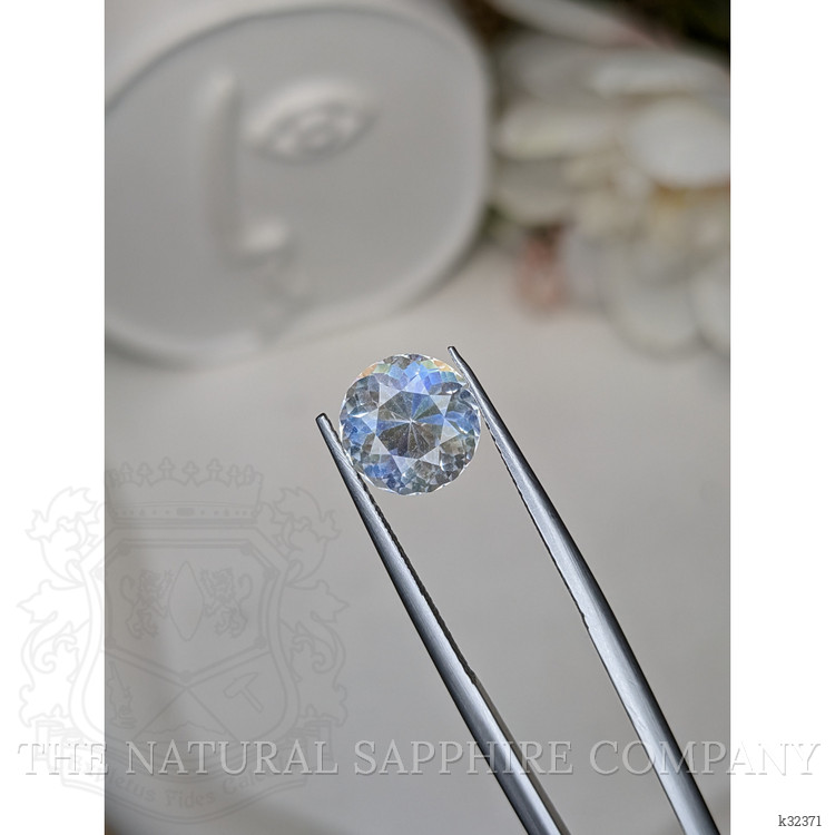2.97 Ct. Rainbow Moonstone from Ceylon (Sri Lanka)