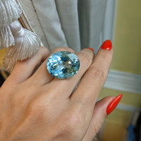 27.68 Ct. Aquamarine from Brazil Life Style