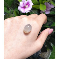 21.29 Ct. Cabochon Moonstone from Ceylon (Sri Lanka) Life Style