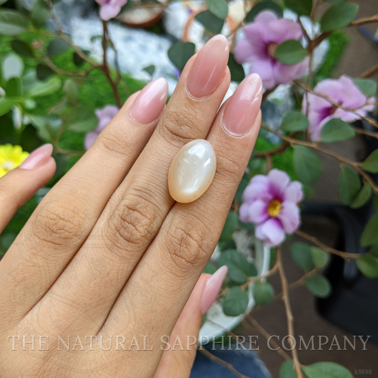 15.09 Ct. Cabochon Moonstone from Ceylon (Sri Lanka)