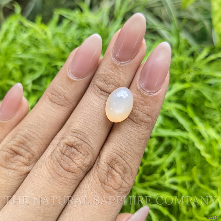 6.89 Ct. Cabochon Moonstone from Ceylon (Sri Lanka)