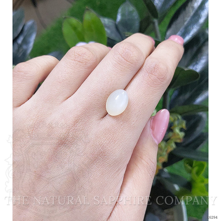 6.89 Ct. Cabochon Moonstone from Ceylon (Sri Lanka)
