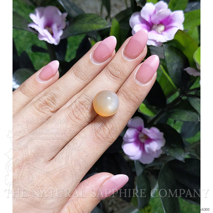 20.82 Ct. Cabochon Moonstone from Ceylon (Sri Lanka)