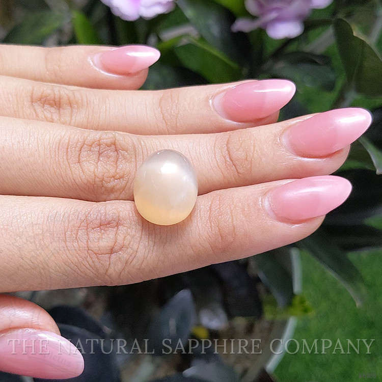 19.29 Ct. Cabochon Moonstone from Ceylon (Sri Lanka)