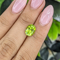 3.25 Ct. Peridot from Ceylon (Sri Lanka) Life Style