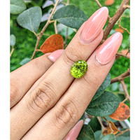4.03 Ct. Peridot from Ceylon (Sri Lanka) Life Style
