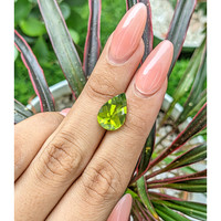 4.47 Ct. Peridot from Ceylon (Sri Lanka) Life Style
