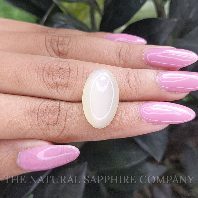 16.68 Ct. Cabochon Moonstone from Ceylon (Sri Lanka)